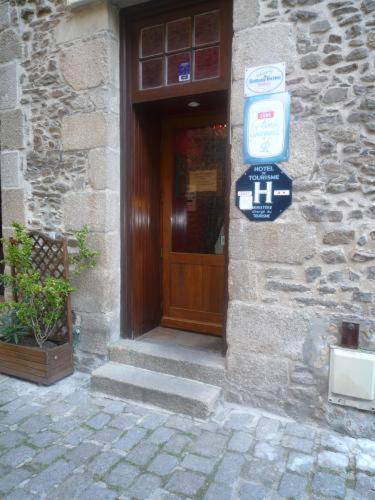 Hotel De La Tour De L'Horloge Dinan Exterior foto